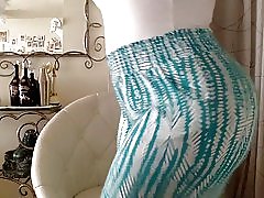 Elke täkk booty tease
